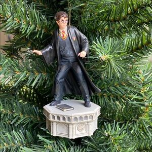 NWT Hallmark Harry Potter Chamber of Secrets storyteller ornament
